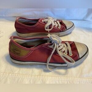 Women’s sz 7 Levi’s red Canvas Tennis Shoe low top Levi Strauss & Co